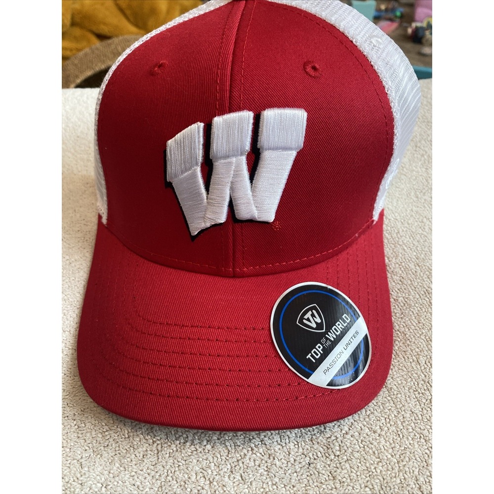 Wisconsin Badgers  Top Of The World Passion Unites One Fit Hat NWT